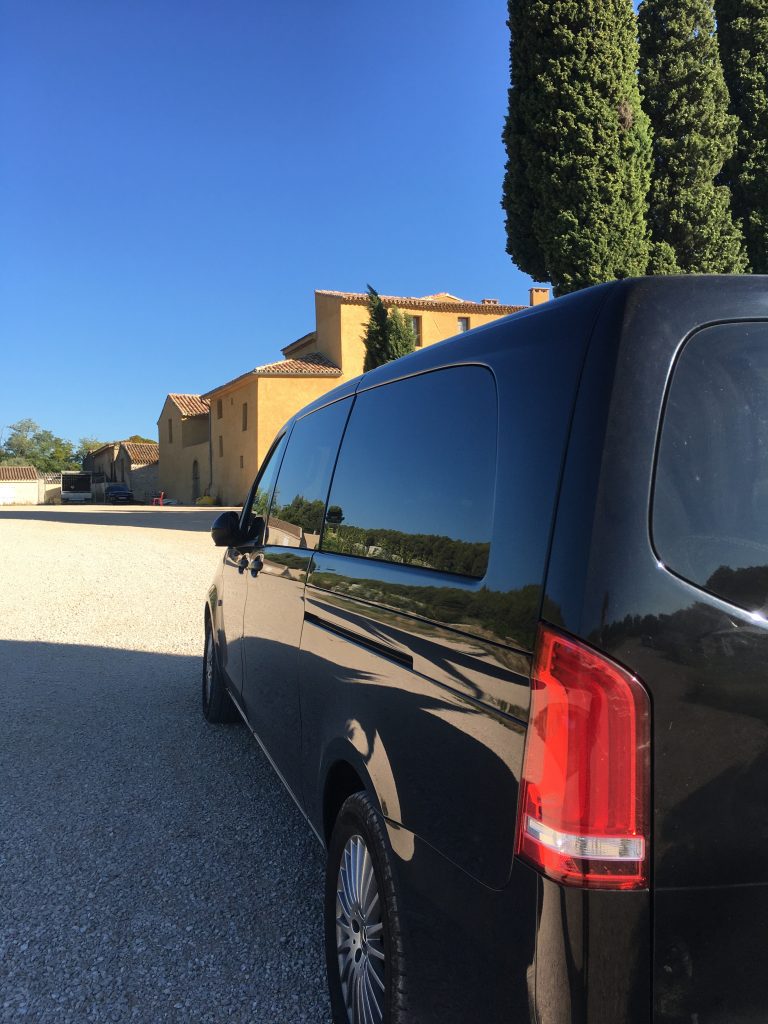 Mini vans pour un mariage au château du Seuil