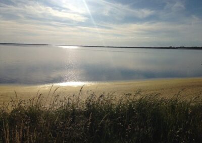 Plage au soleil couchant